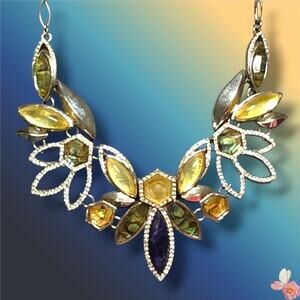 Chloe Isabel Floral Statement Abalone Crystal Necklace Bird Tag 18" Silver 38